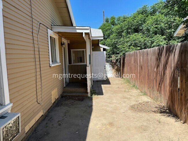 Building Photo - 331 N 5th St