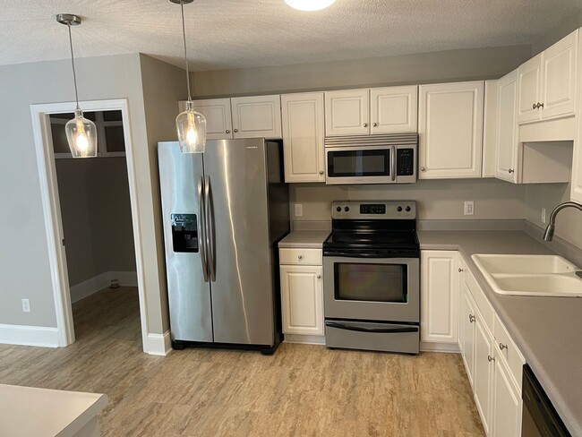 Building Photo - 4 Bed | 3 Bath Home with 1st-Floor Primary...