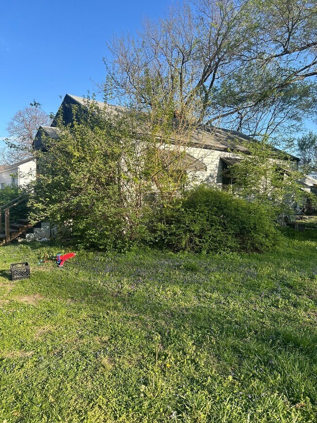 Building Photo - 5538 Avon Pl