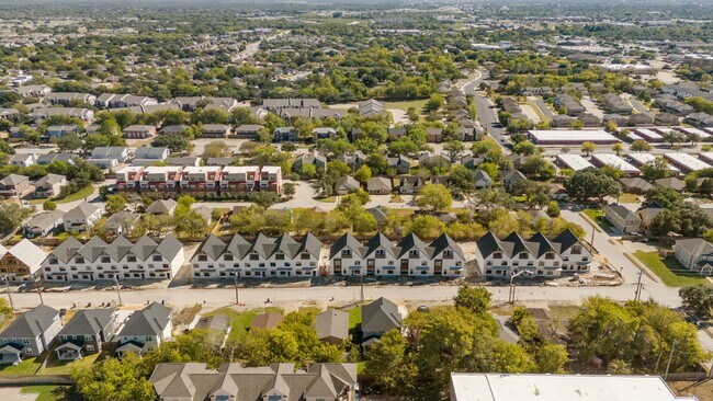 Primary Photo - 240 Richards St