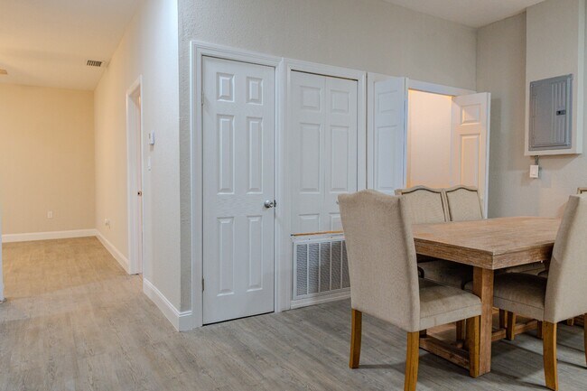 Building Photo - 129 W Church St