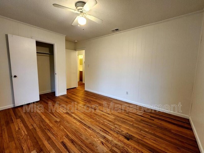 Building Photo - 105 Evora St