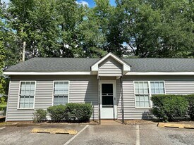 Building Photo - 208 Sunnyside Dr