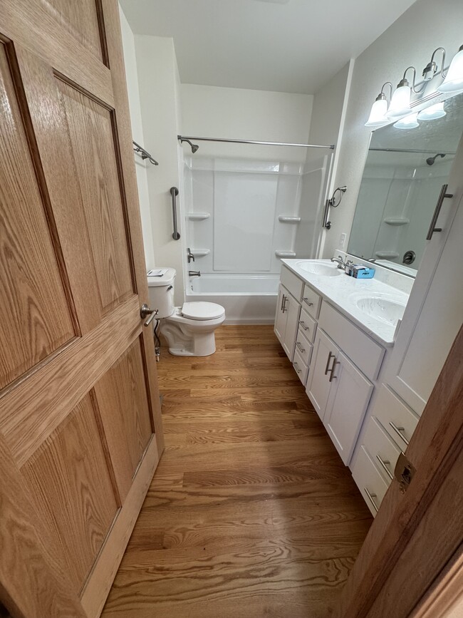 Building Photo - 420 Ridgeland Ave