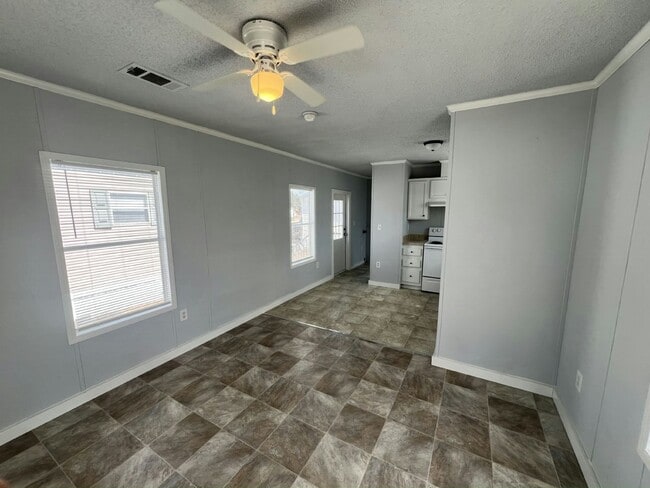 Building Photo - 2218 Chicago Cubs St