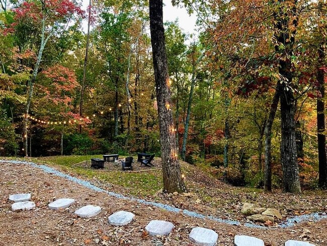 Building Photo - 233 Lakeview Cir