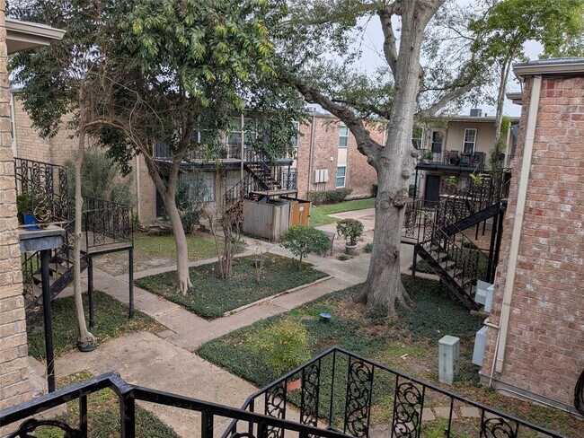 Building Photo - 5550 N Braeswood Blvd