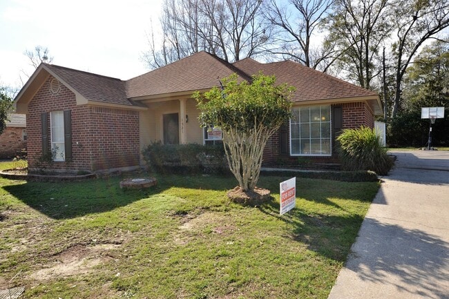 Building Photo - Beautifully remodeled! 3 Bedroom 2 Bath Home in Denham Springs