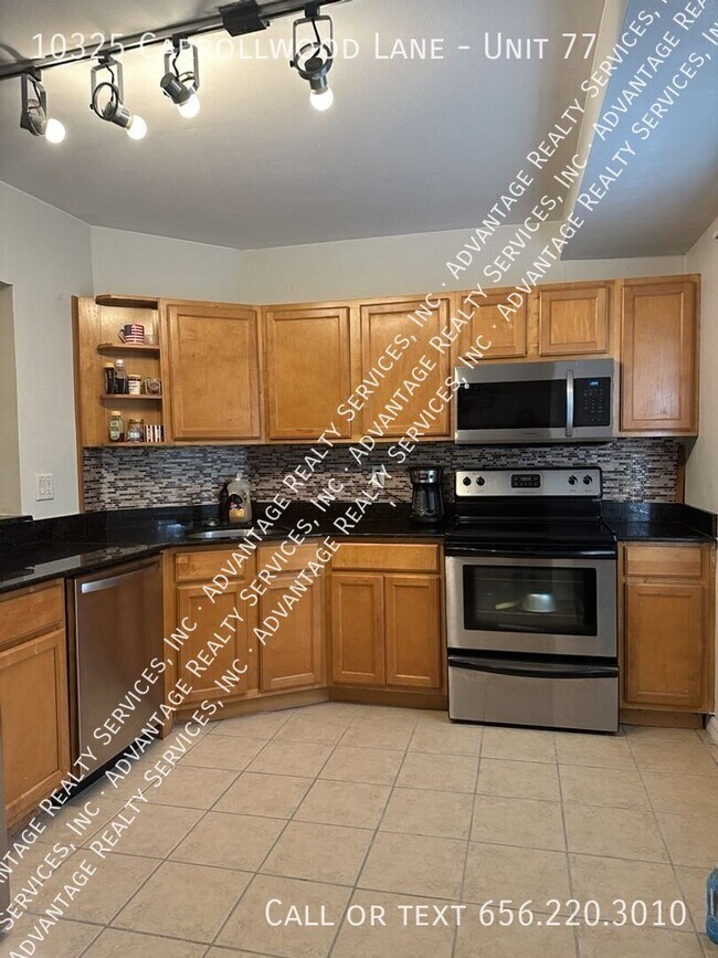 Building Photo - 10325 Carrollwood Ln
