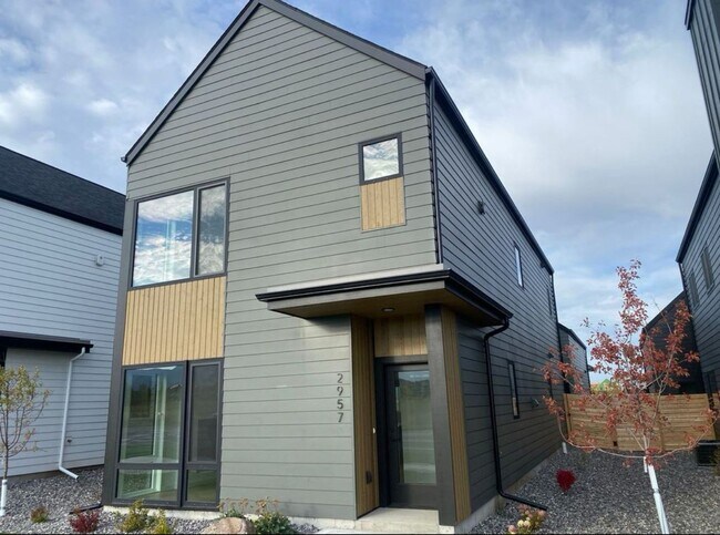 Building Photo - Single Family HOME with 3 Bedrooms 2 1/2 B...