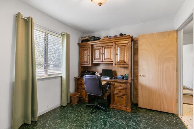 Building Photo - 812 Coolidge St