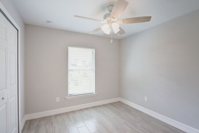 Building Photo - MUST SEE-CUSTOM BUILT-LARGE NEWER CONSTRUT...
