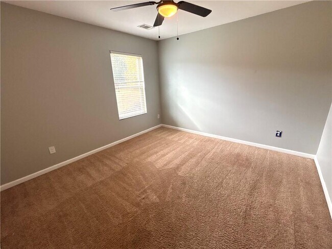 Building Photo - 8389 Regent St