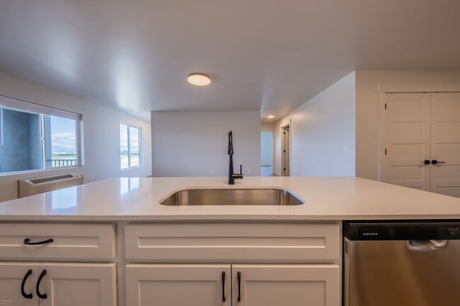 Building Photo - 2 bed 1 bath Apartment for rent (First month HALF off)