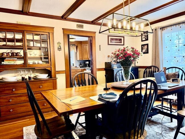 Building Photo - 740 Belmont St