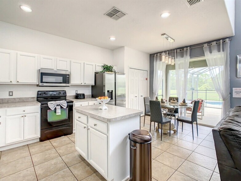 Building Photo - 8627 La Isla Dr