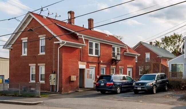 Building Photo - Charming 2nd floor 1BR Studio in Woonsocket