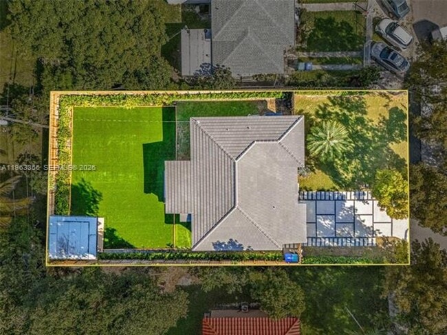 Building Photo - 231 NE 45th St