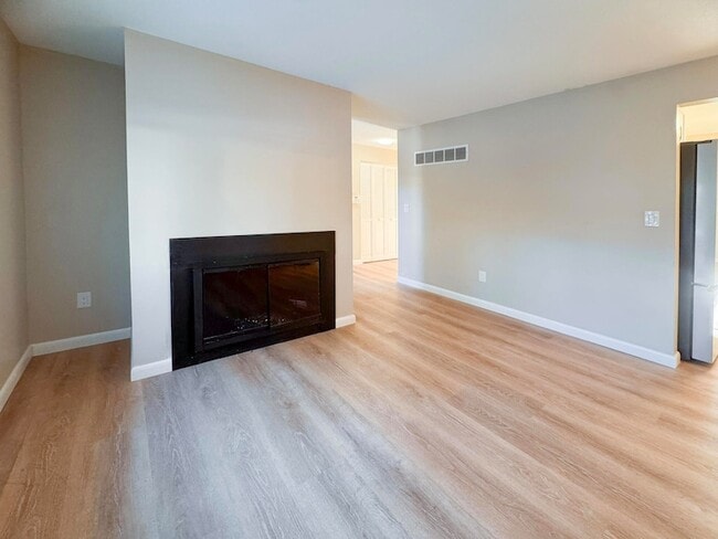 Building Photo - 225 SW Meadows