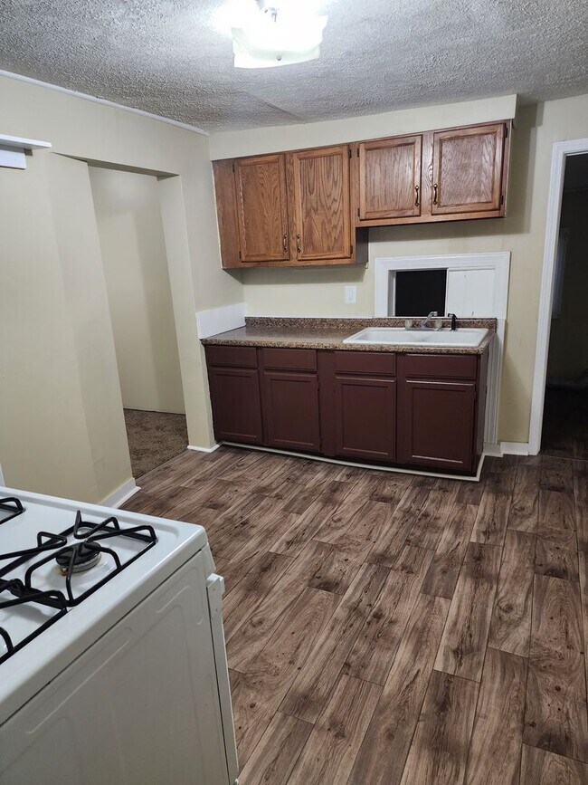 Building Photo - Cute & Quirky 3 bedroom House in Portland