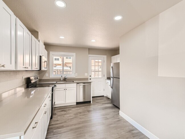 Building Photo - Hale neighborhood duplex with a large pati...
