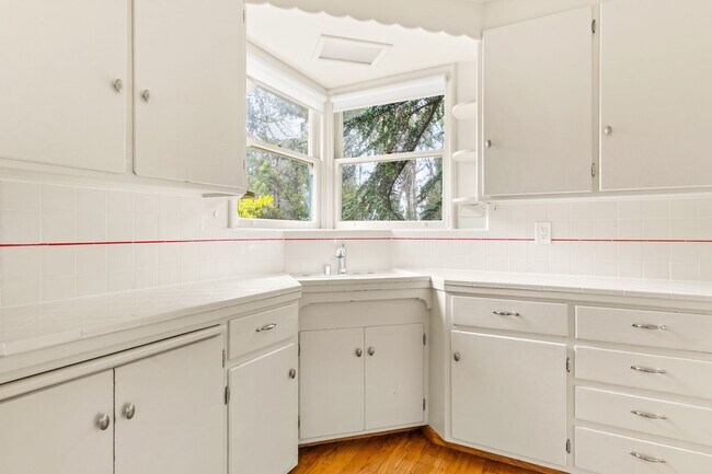 Building Photo - 6857 Armour Dr