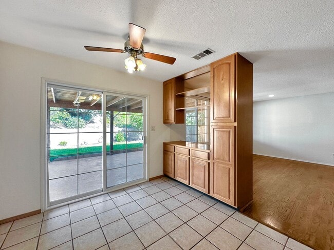 Building Photo - Charming 4BD/2BA House in San Carlos W/ W/...