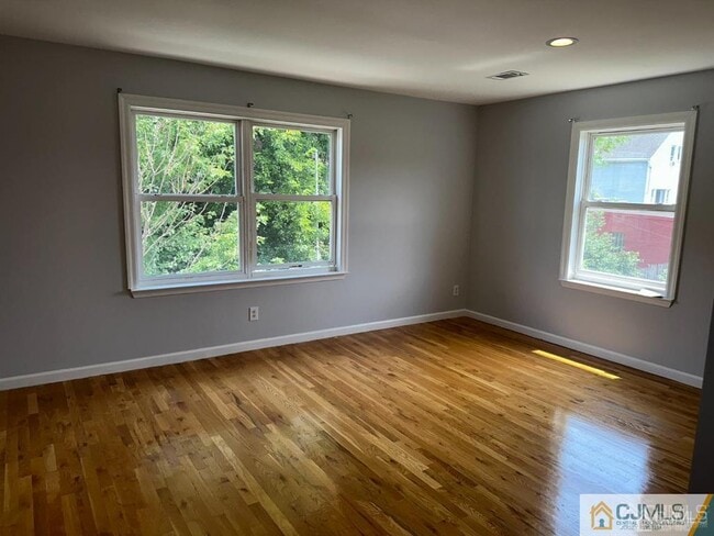 Building Photo - 2024 Grand Ave