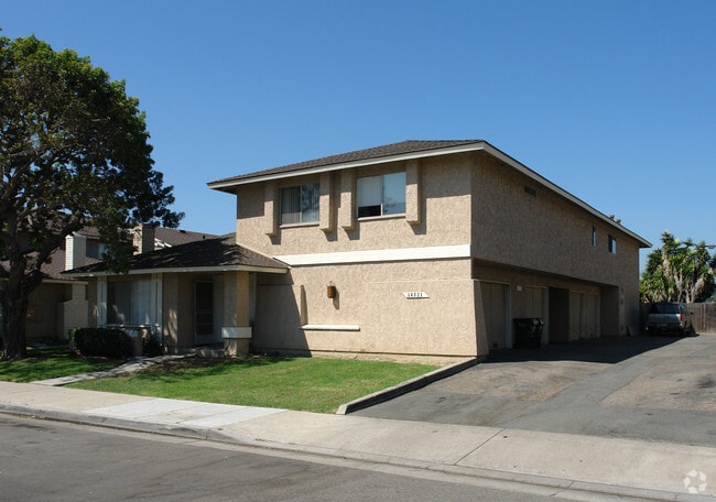 Primary Photo - 16521 Regina Cir