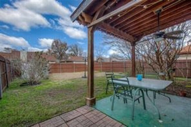 Building Photo - Quiet Rowlett Gem with High Ceilings & Private Backyard