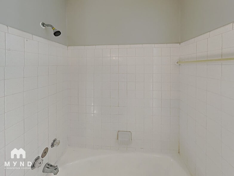 Building Photo - 813 Westfield Dr