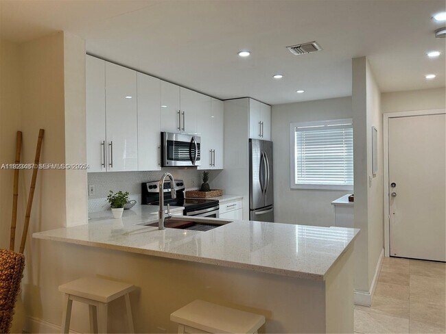 Building Photo - 5151 N Hwy A1A