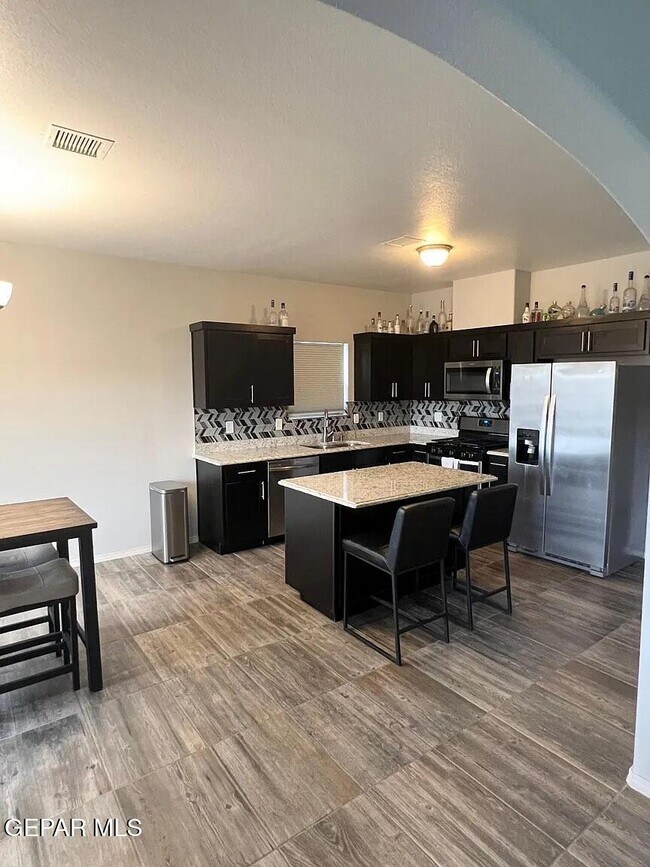 Building Photo - 15120 Method Ave