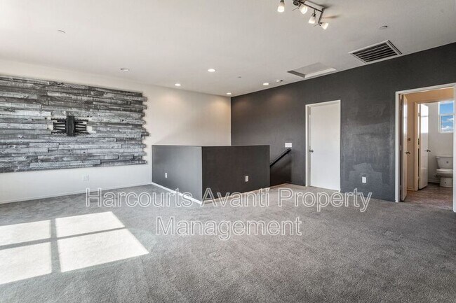 Building Photo - 1520 Santa Carolina Rd