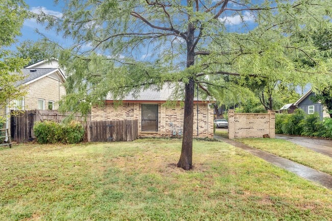 Building Photo - 3002 Breeze Terrace