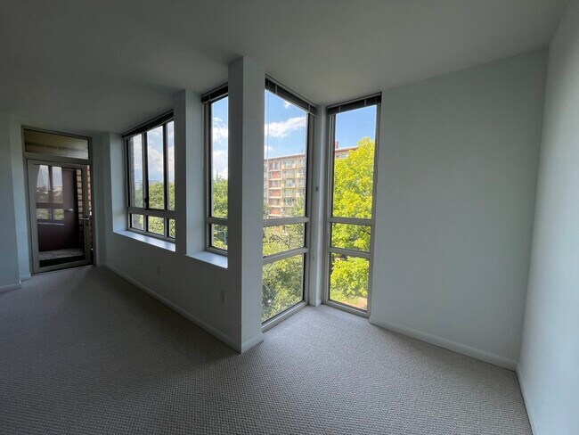 Building Photo - 350 G St SW