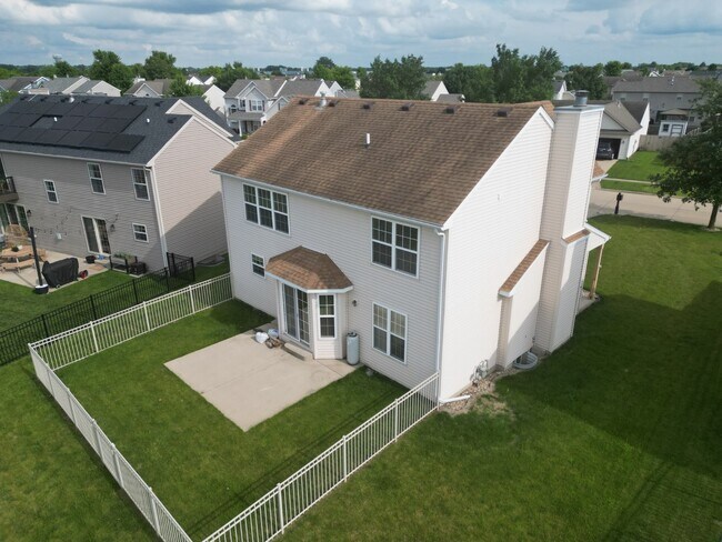 Building Photo - 3922 Wildflower Dr