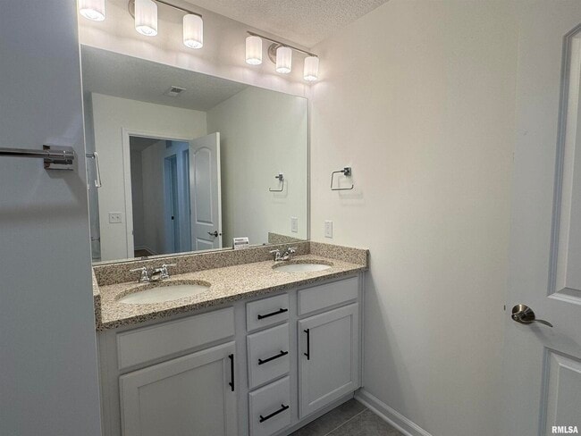 Building Photo - 5894 Butterfield Ct