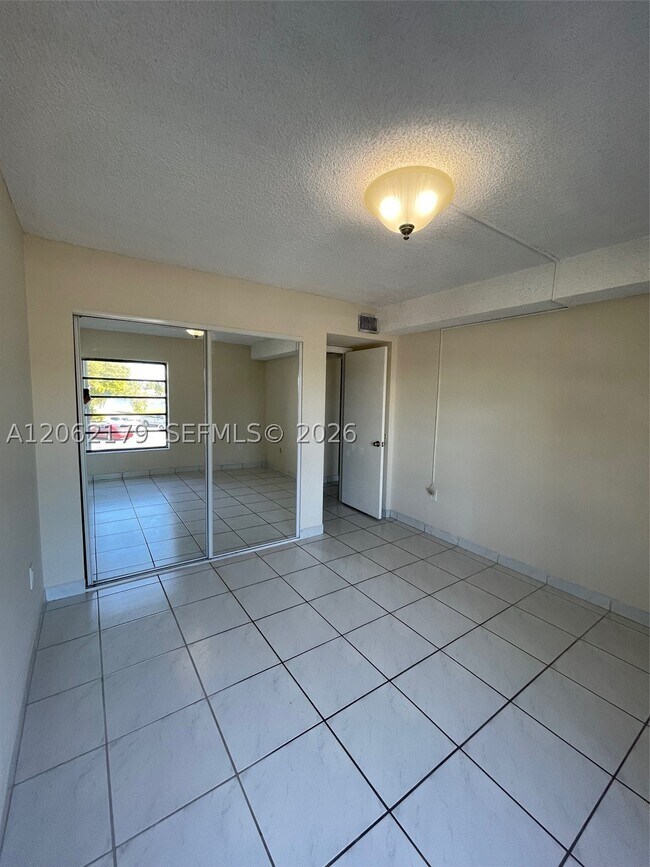 Building Photo - 1350 SW 122nd Ave