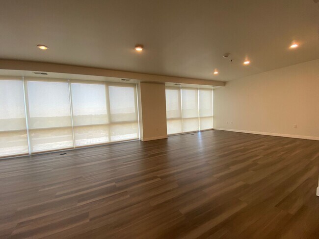 Building Photo - $2,575 | 1 Bedroom, 2 Bathroom Condo | Pet...
