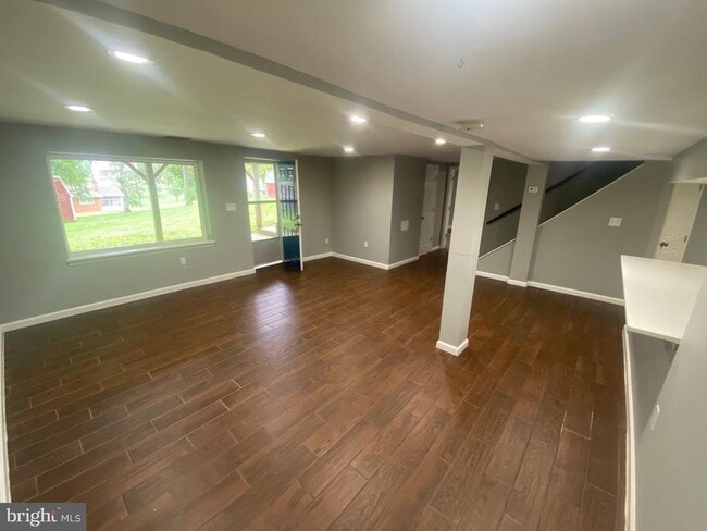 Building Photo - 1100 Broadview Rd