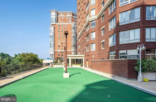 Building Photo - 2121 Jamieson Ave