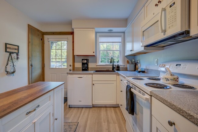 Building Photo - 78 Saco Pnes Dr
