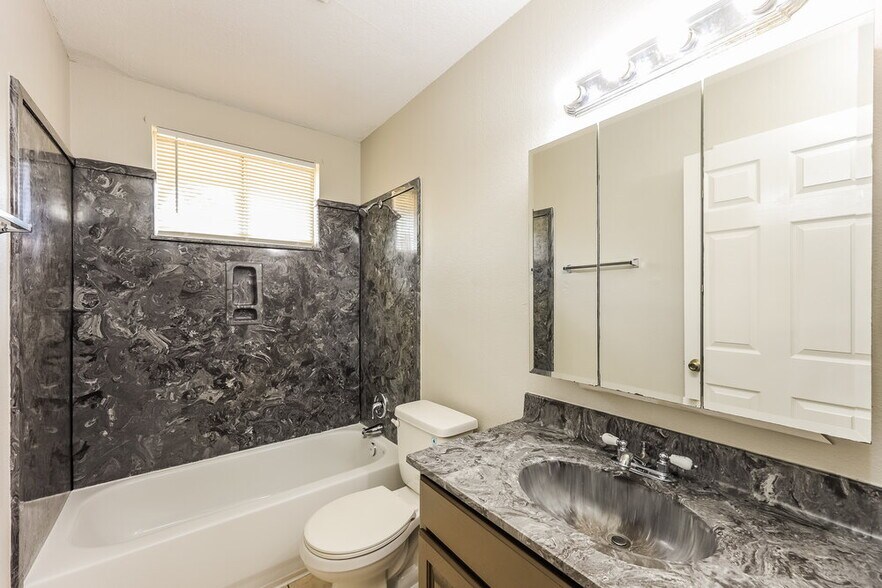 Building Photo - 4301 Shiloh Dr