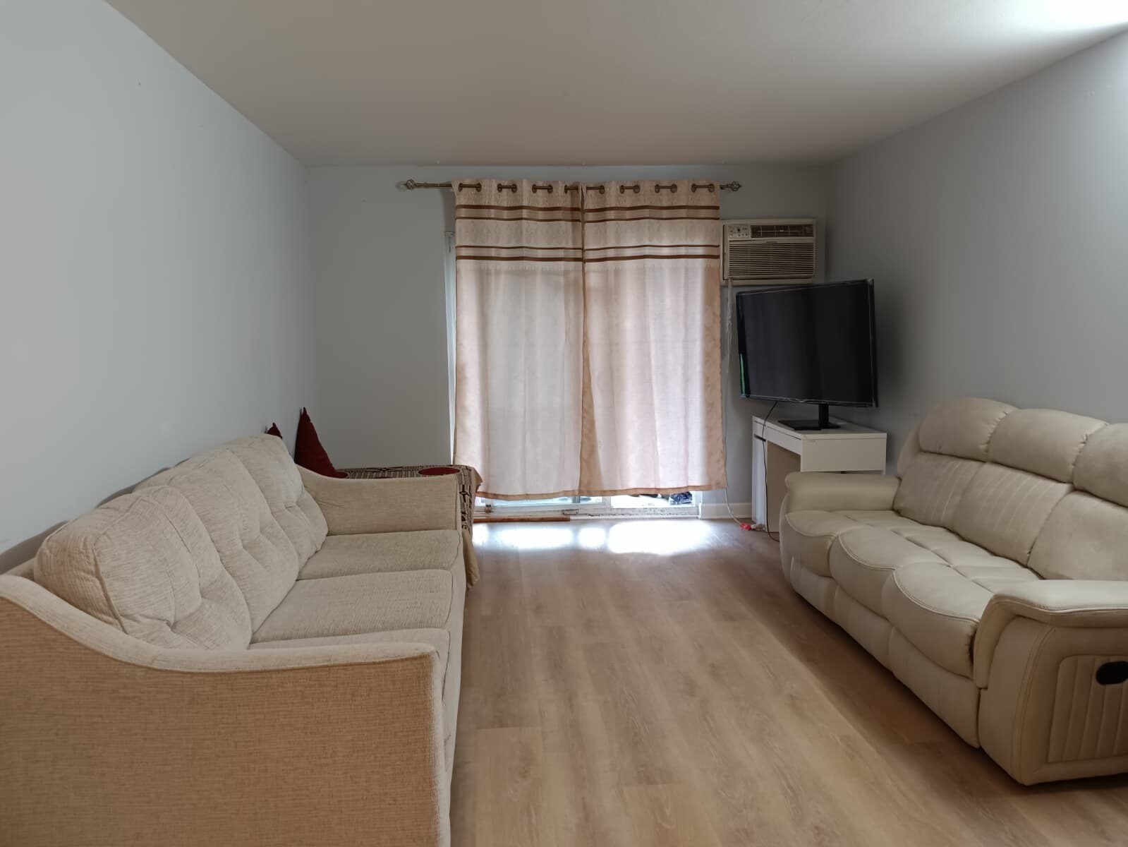 Building Photo - 1075 Knoll Ln