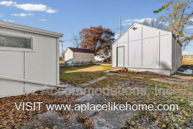 Building Photo - 2936 Stewart Ave