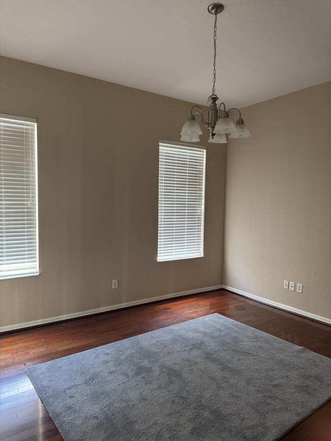 Building Photo - 468 Pinewood Dr