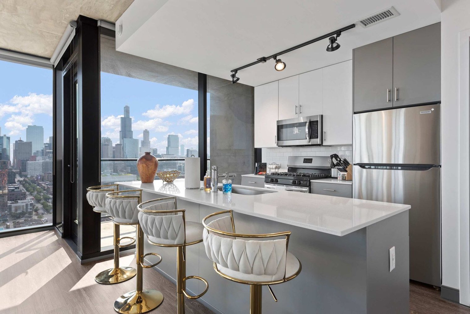 Building Photo - 168 N Elizabeth St