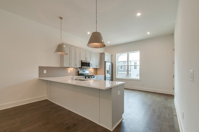 Building Photo - 700 James Ave