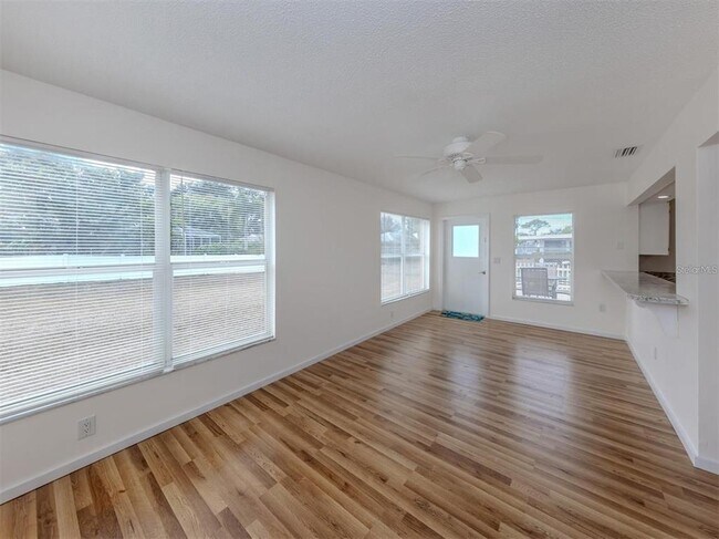 Building Photo - 1215 Mango Ave
